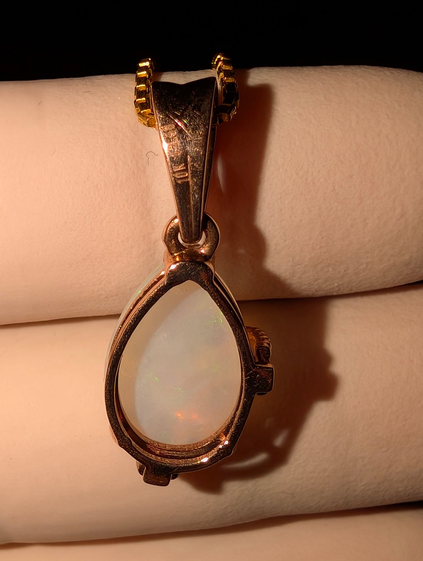 Precious 10ct Rose Gold Australian Coober Pedy Crystal Opal Pendent