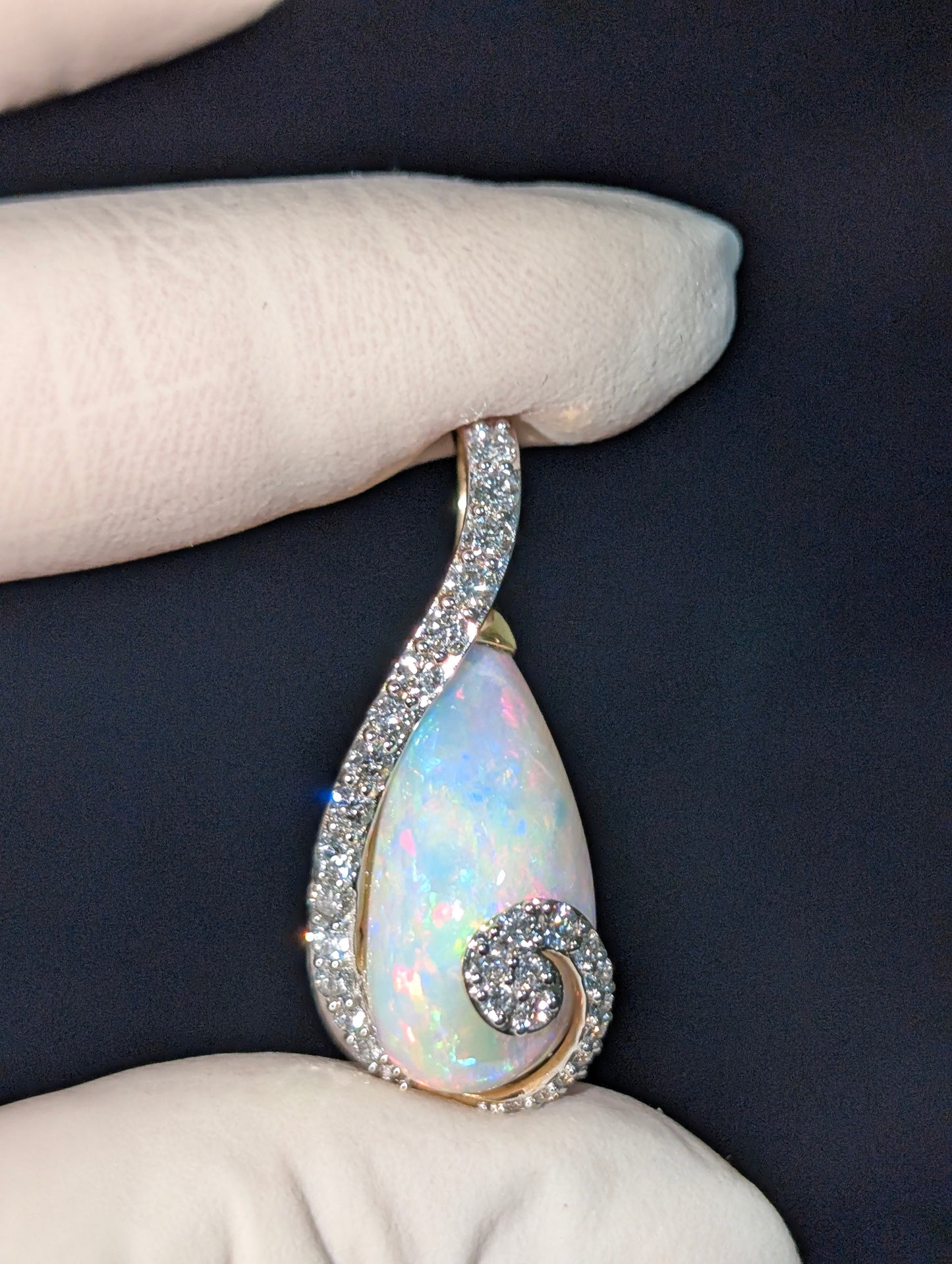 18KT Gold Coober Pedy Crystal Opal Pendant