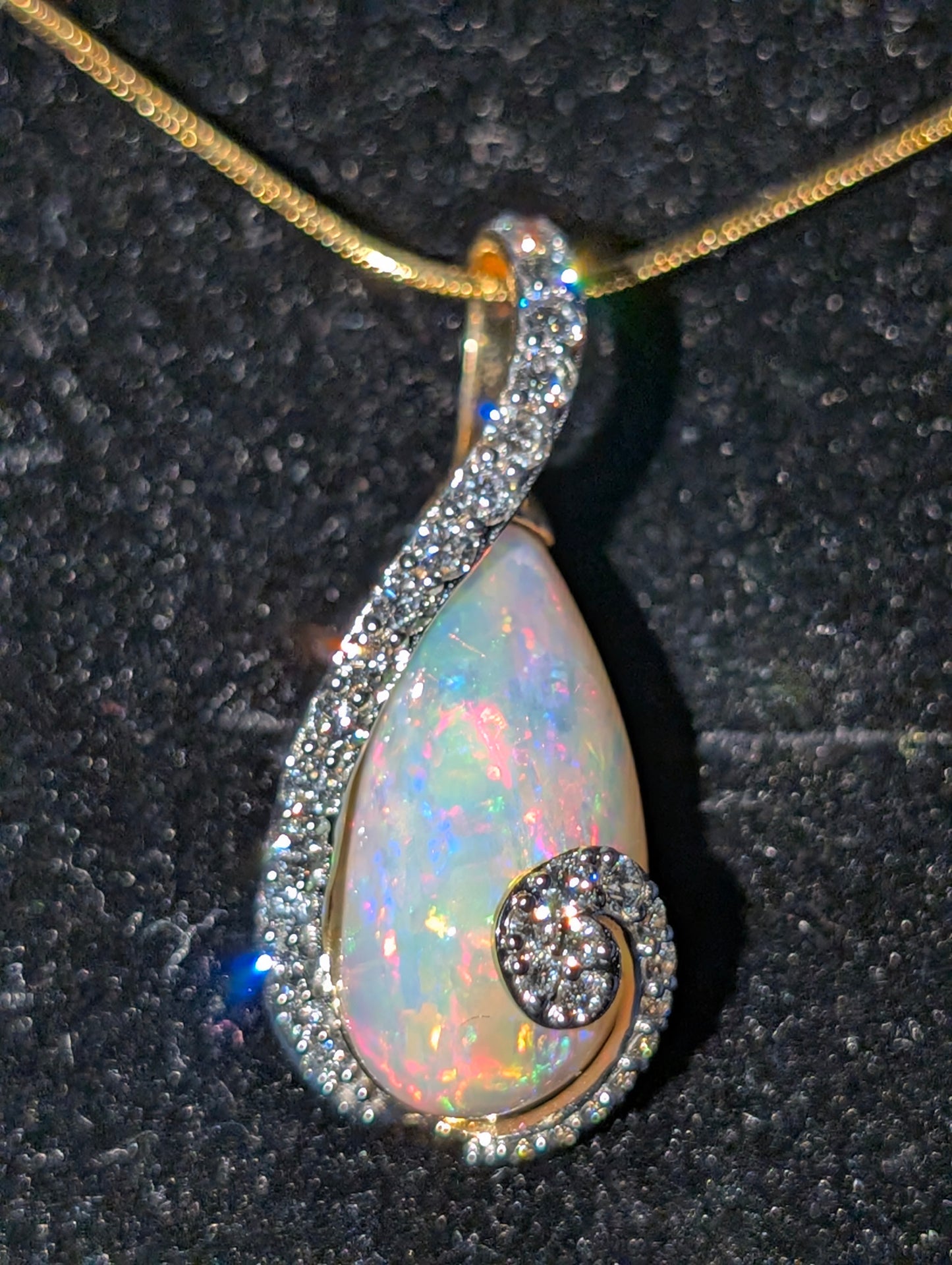 18KT Gold Coober Pedy Crystal Opal Pendant